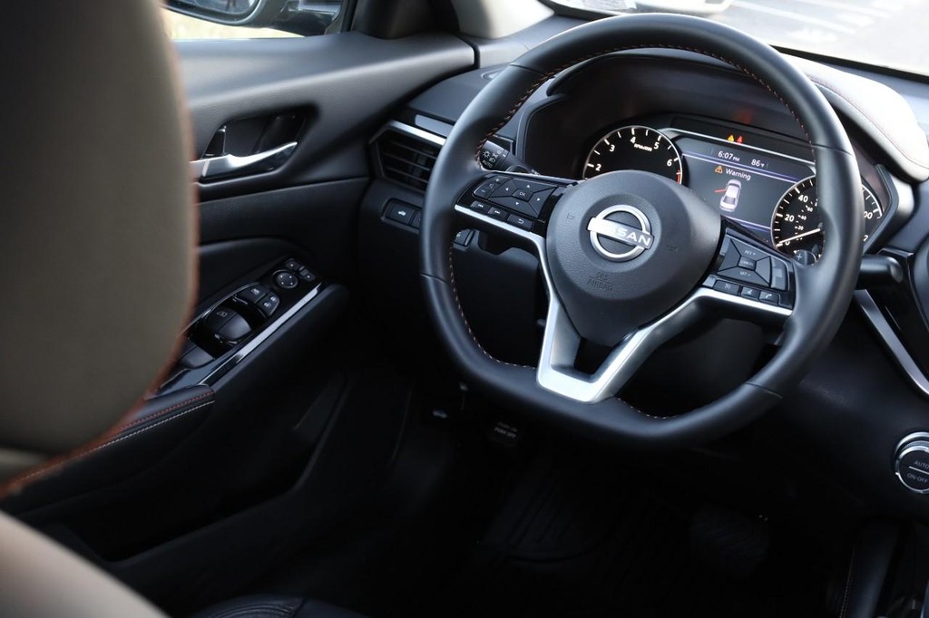 Nissan Altima Vehicle Image 24
