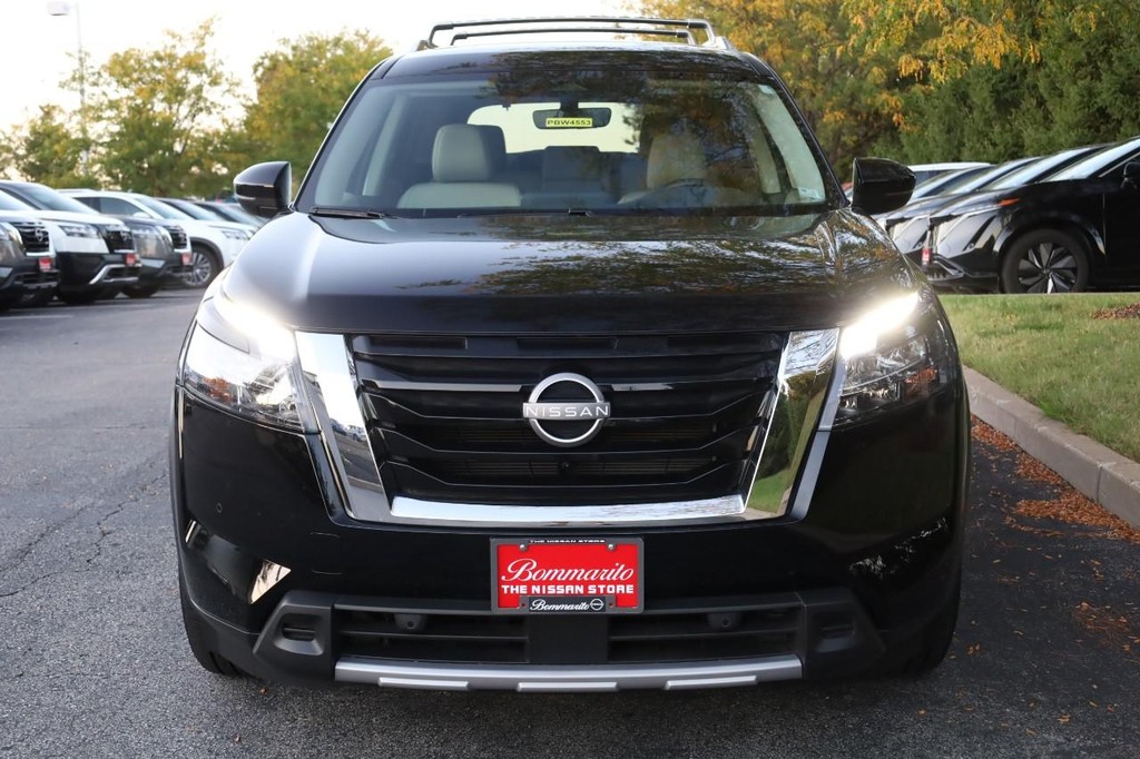 Nissan Pathfinder Vehicle Image 04