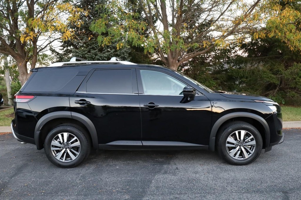 Nissan Pathfinder Vehicle Image 05