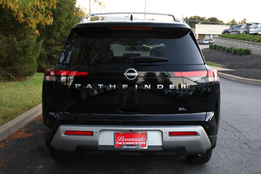 Nissan Pathfinder Vehicle Image 06
