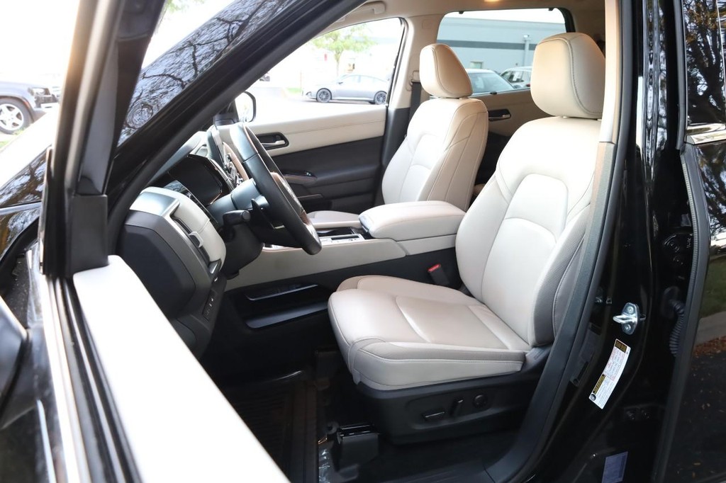 Nissan Pathfinder Vehicle Image 10