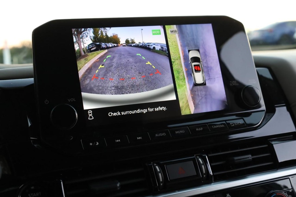 Nissan Pathfinder Vehicle Image 15