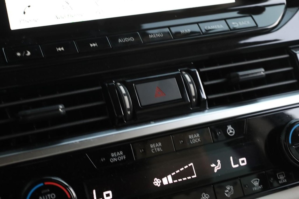 Nissan Pathfinder Vehicle Image 16