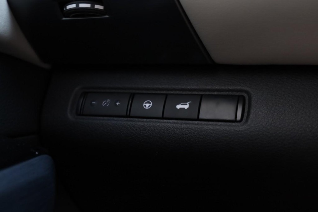 Nissan Pathfinder Vehicle Image 22