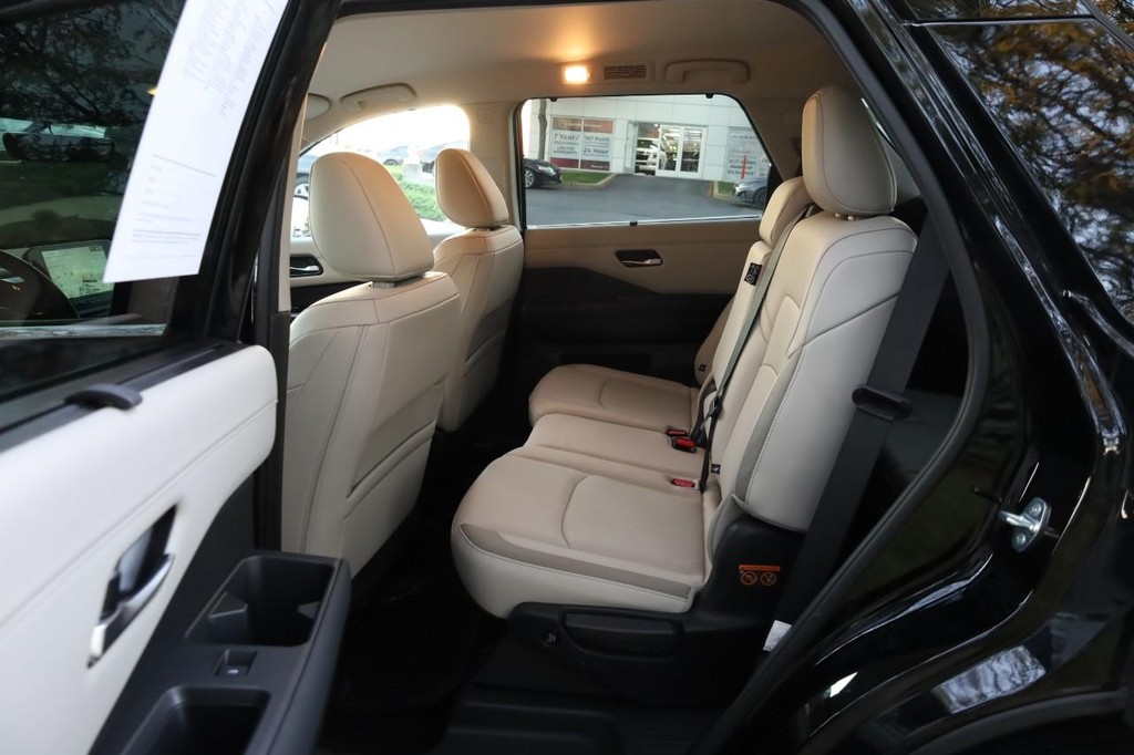 Nissan Pathfinder Vehicle Image 24