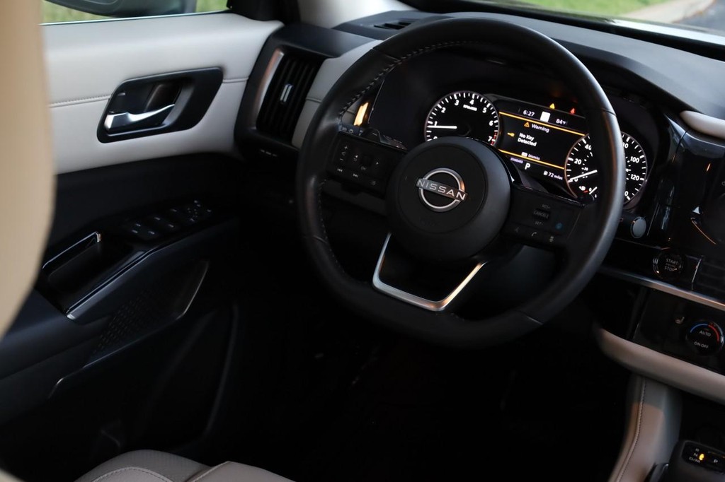 Nissan Pathfinder Vehicle Image 28