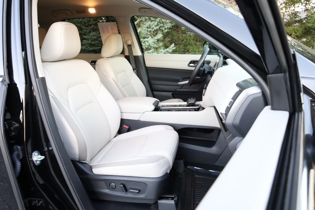 Nissan Pathfinder Vehicle Image 30