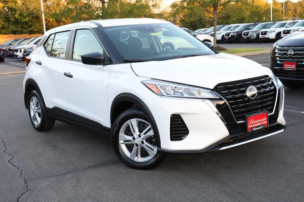 Nissan Kicks Play Vehicle Image 02