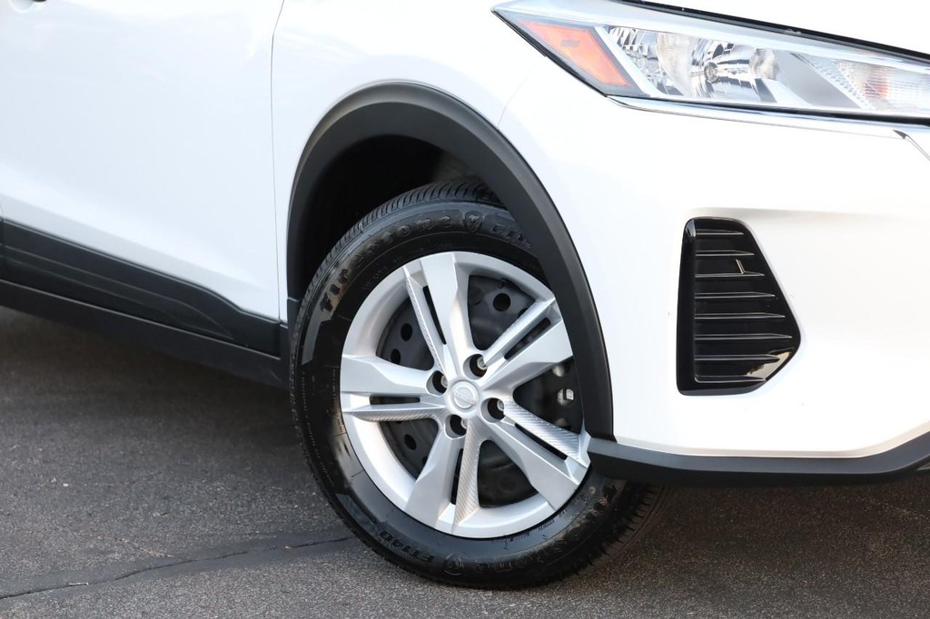 Nissan Kicks Play Vehicle Image 03