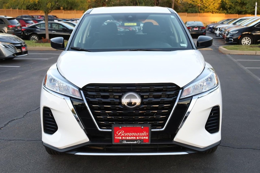 Nissan Kicks Play Vehicle Image 04