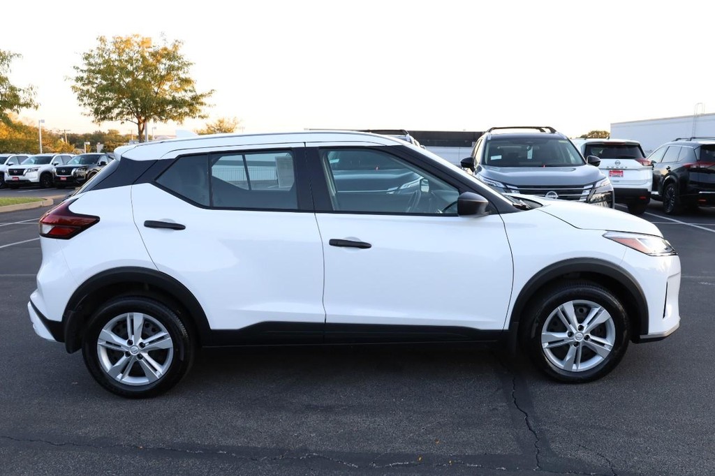 Nissan Kicks Play Vehicle Image 05