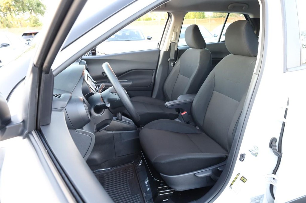 Nissan Kicks Play Vehicle Image 07