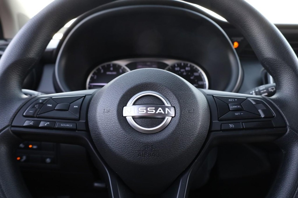 Nissan Kicks Play Vehicle Image 08