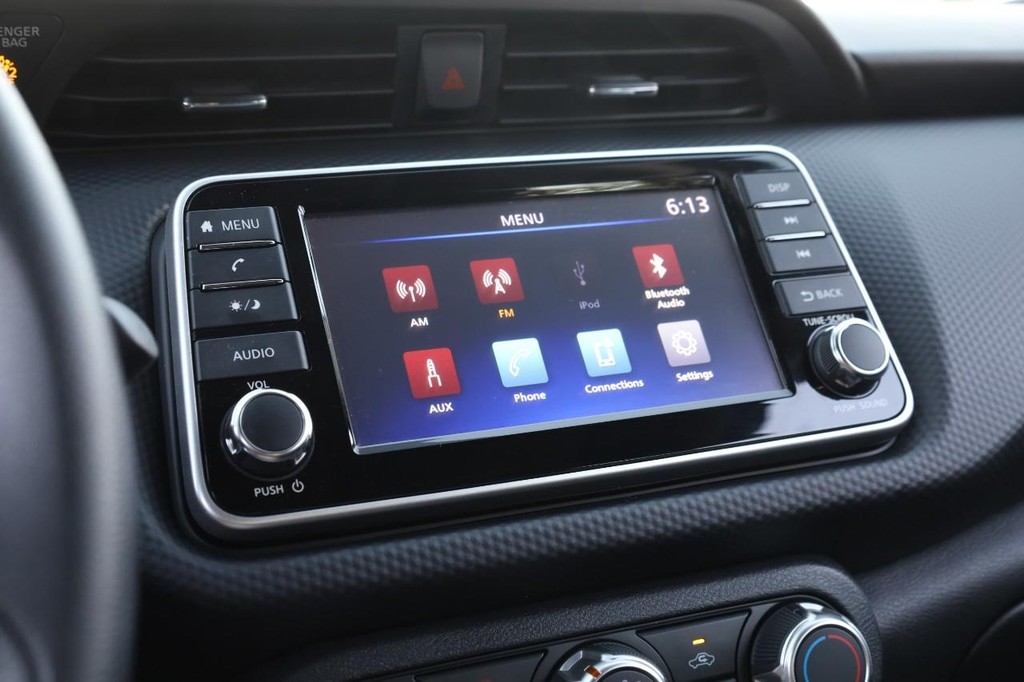 Nissan Kicks Play Vehicle Image 10