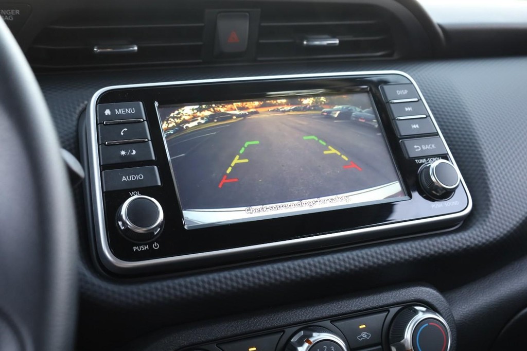 Nissan Kicks Play Vehicle Image 11