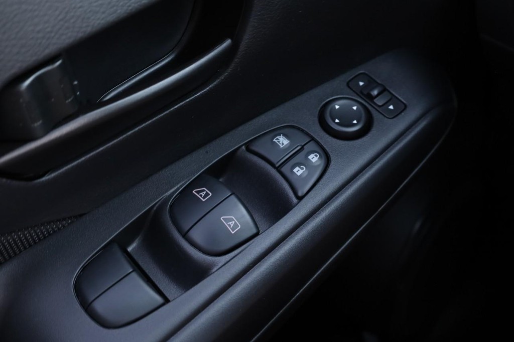 Nissan Kicks Play Vehicle Image 16