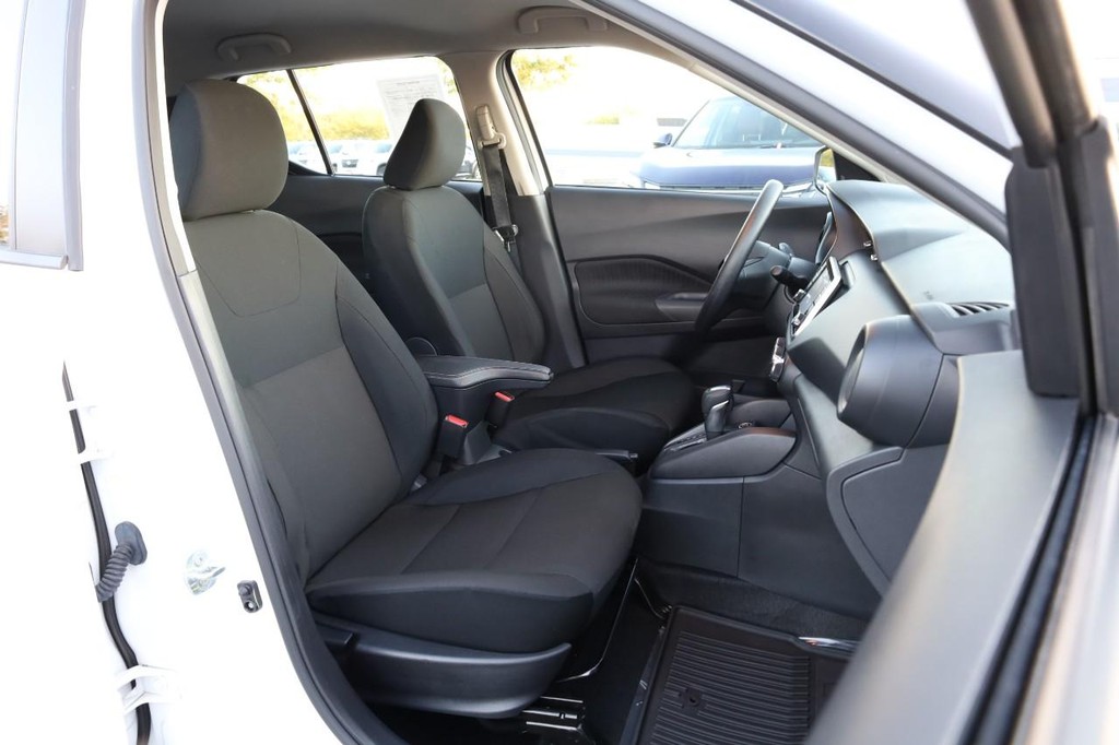 Nissan Kicks Play Vehicle Image 22