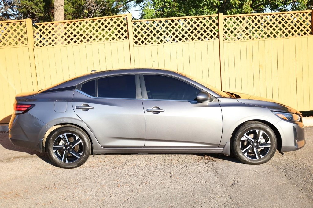 Nissan Sentra Vehicle Image 05