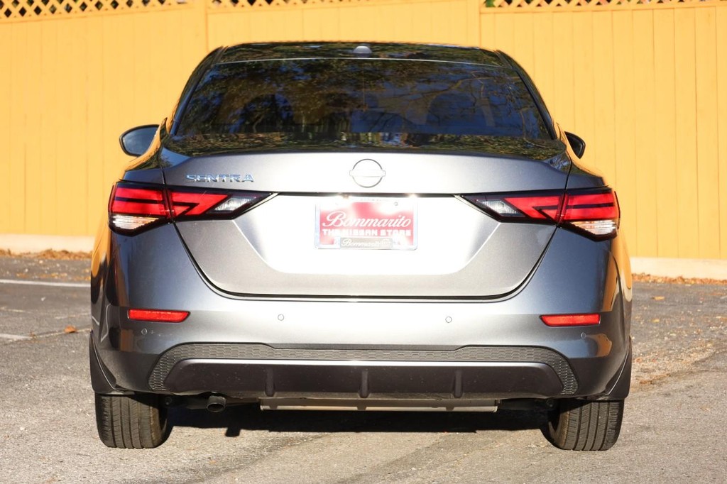 Nissan Sentra Vehicle Image 06