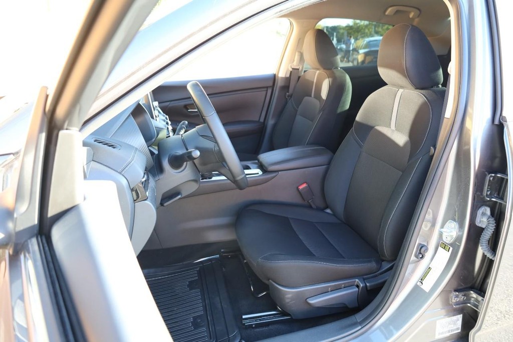 Nissan Sentra Vehicle Image 08