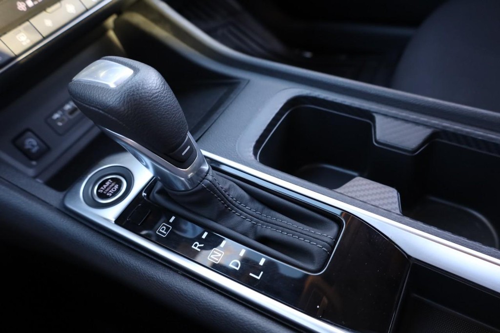 Nissan Sentra Vehicle Image 16