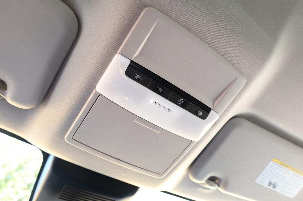 Nissan Sentra Vehicle Image 17
