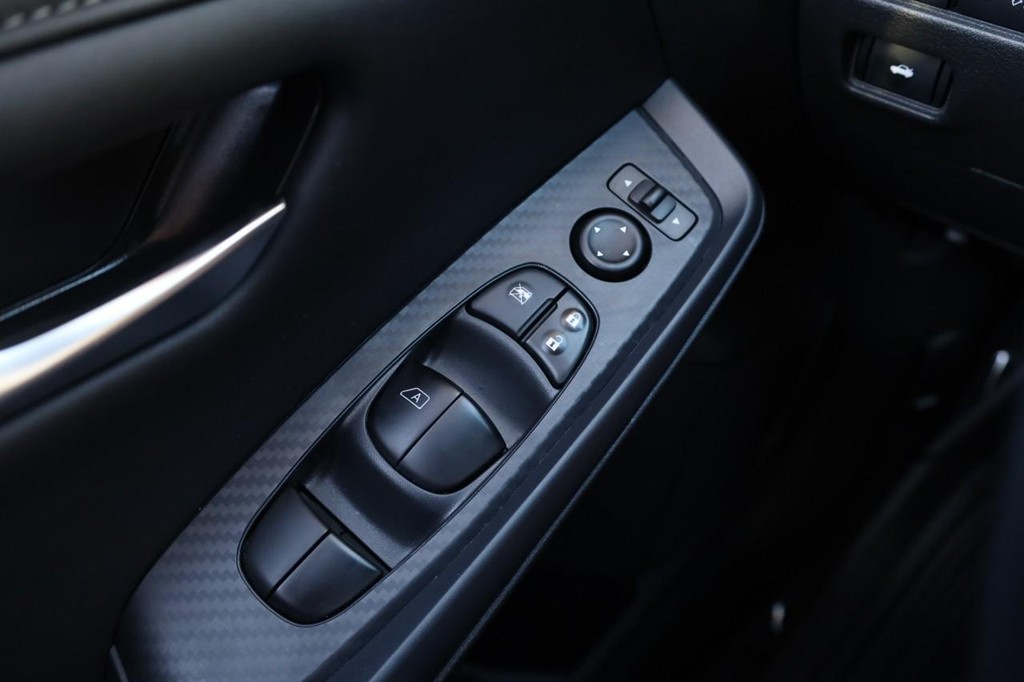 Nissan Sentra Vehicle Image 18