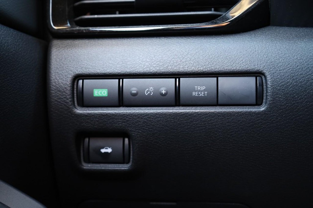 Nissan Sentra Vehicle Image 19