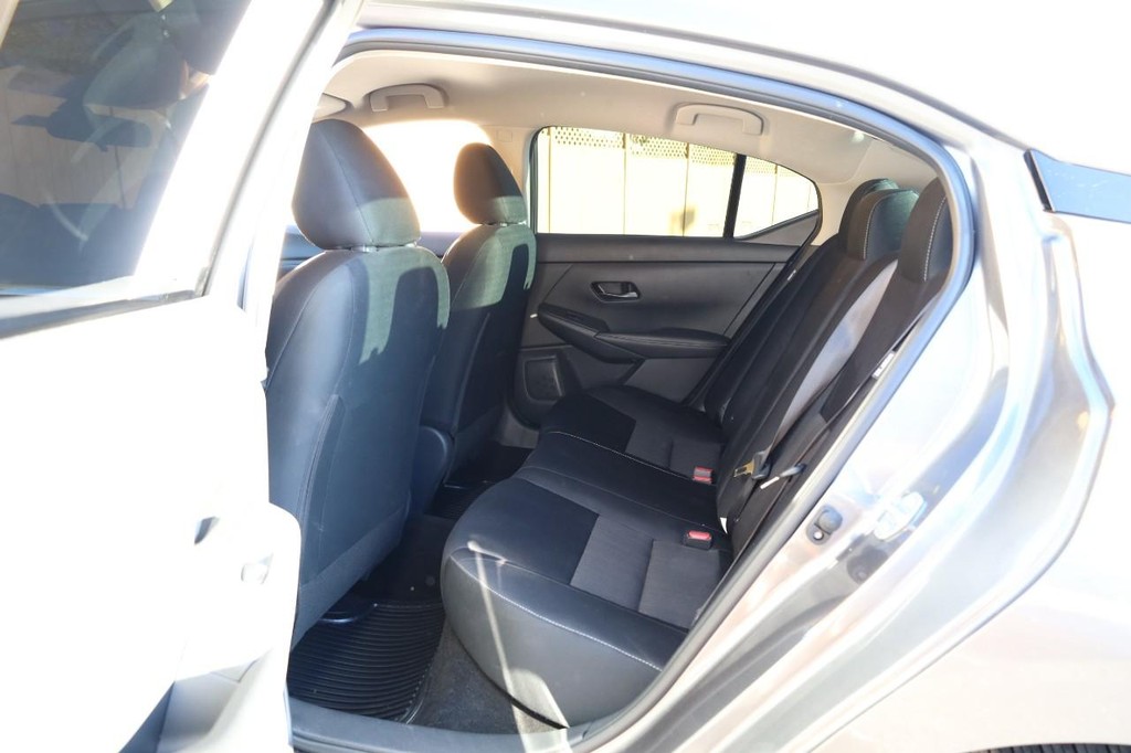 Nissan Sentra Vehicle Image 20
