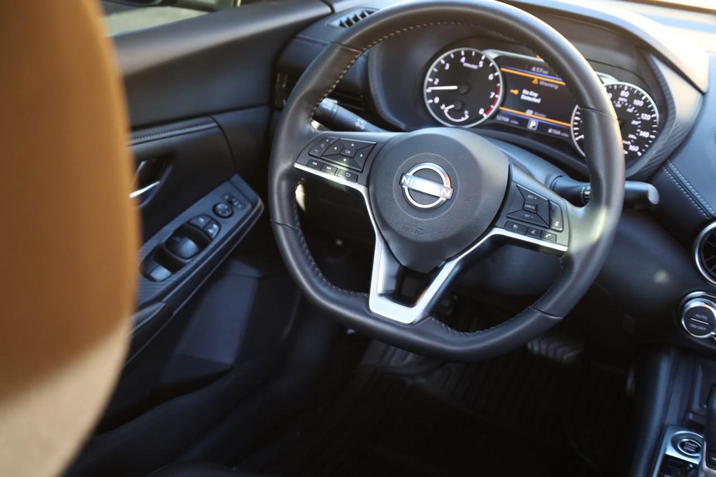 Nissan Sentra Vehicle Image 23