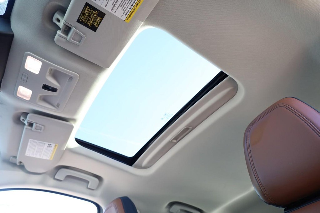 Ford Maverick Vehicle Image 09