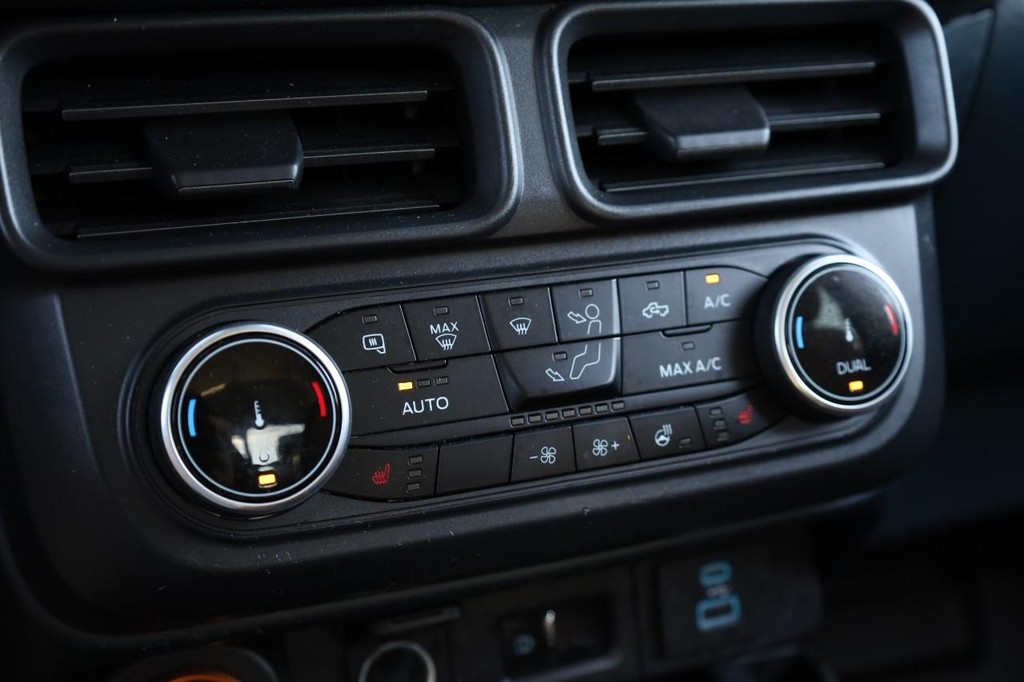 Ford Maverick Vehicle Image 15