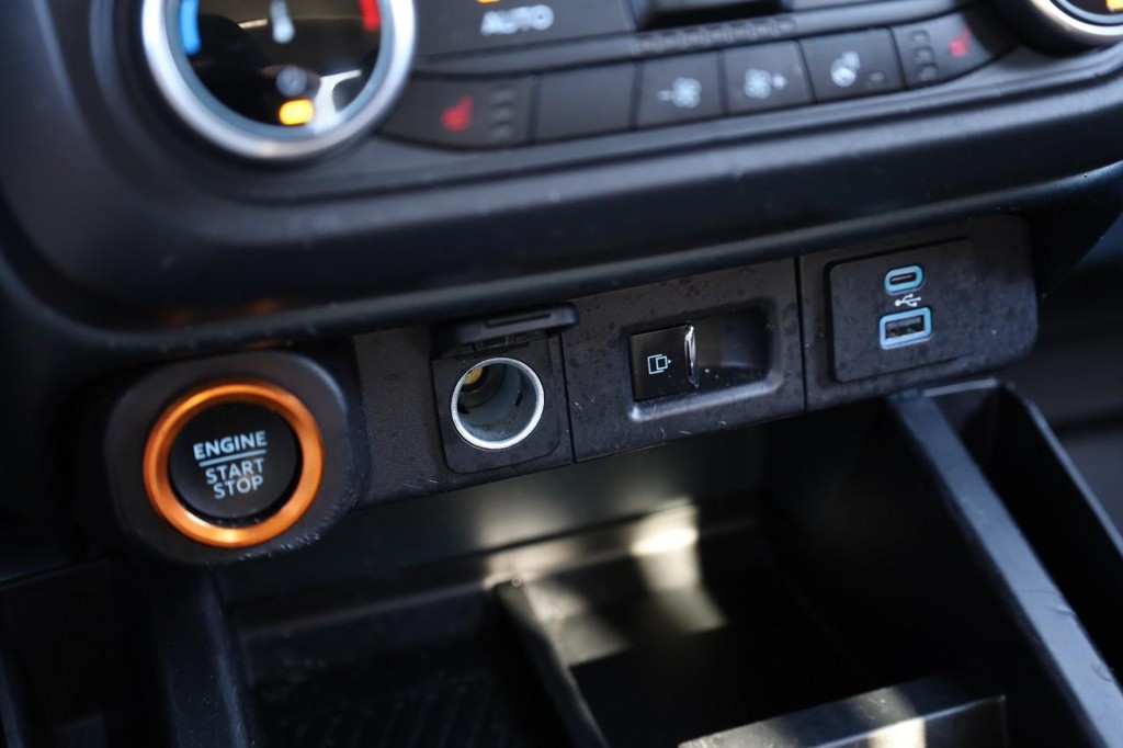 Ford Maverick Vehicle Image 16
