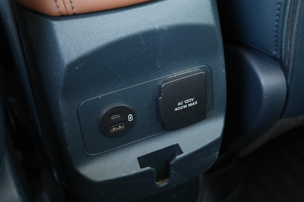Ford Maverick Vehicle Image 23