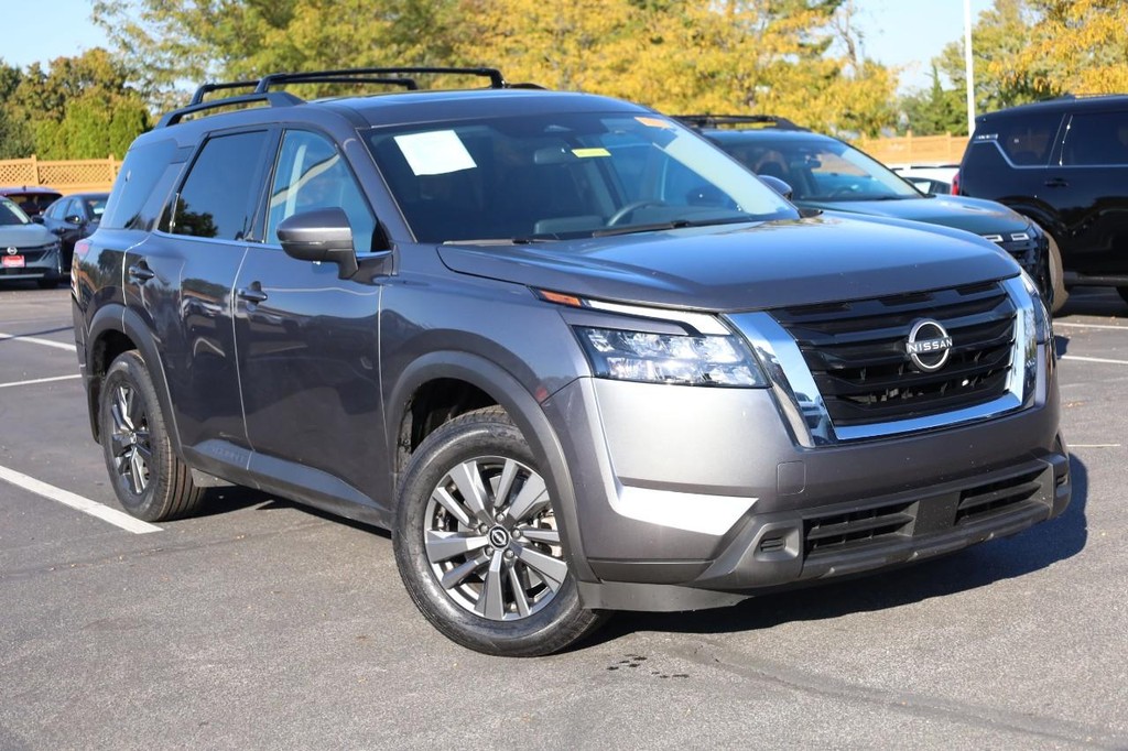 Nissan Pathfinder Vehicle Image 02