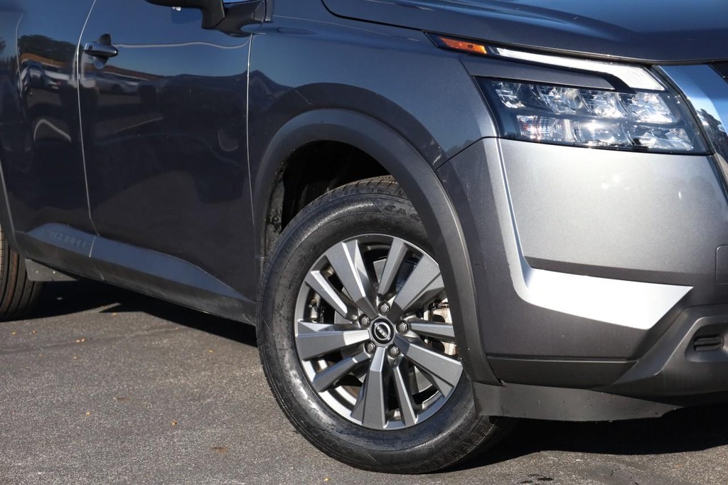 Nissan Pathfinder Vehicle Image 03