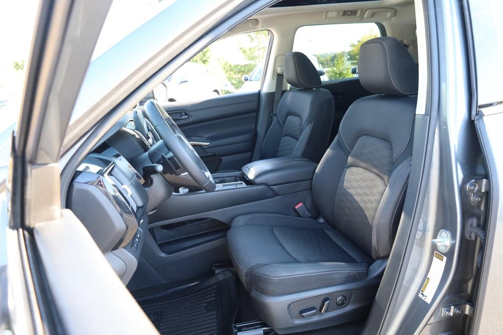 Nissan Pathfinder Vehicle Image 10
