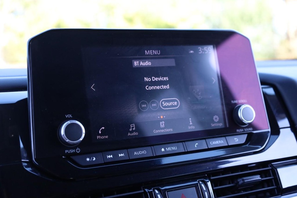 Nissan Pathfinder Vehicle Image 15