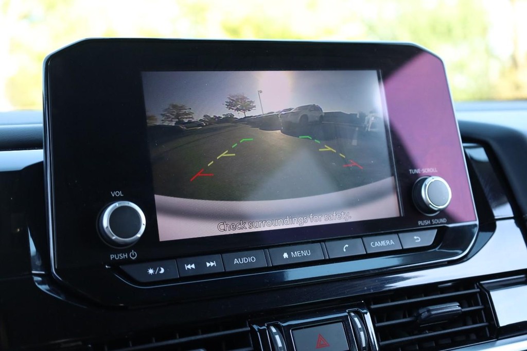 Nissan Pathfinder Vehicle Image 16