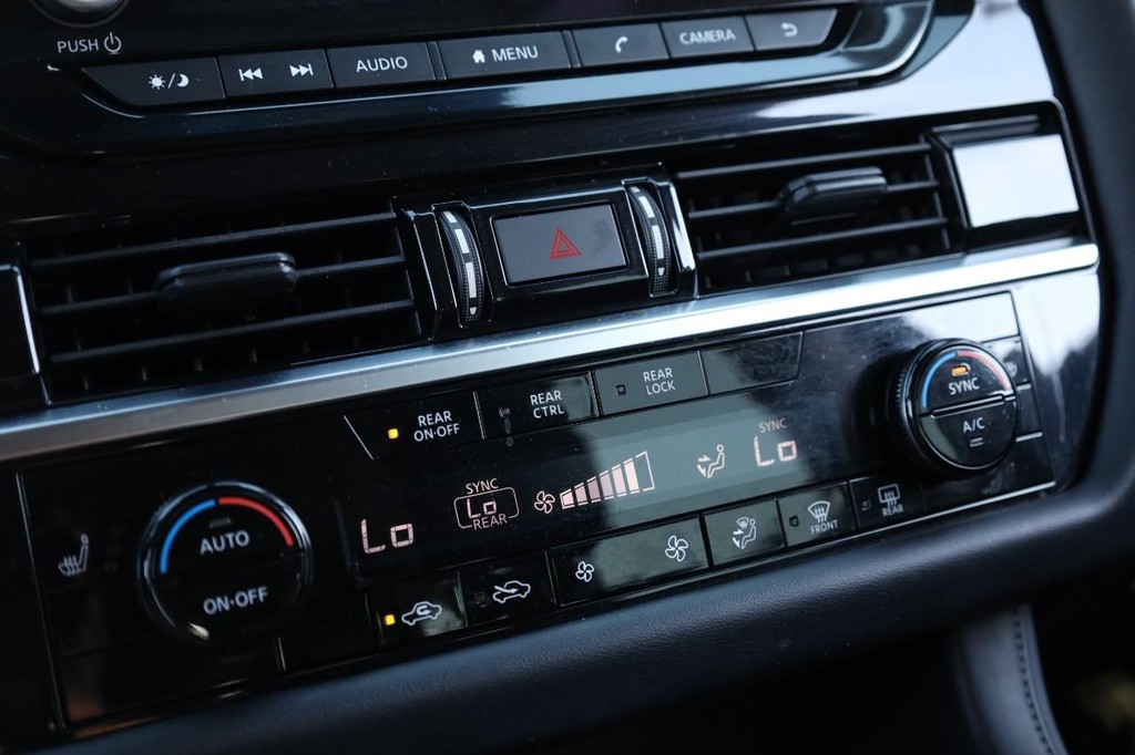 Nissan Pathfinder Vehicle Image 17