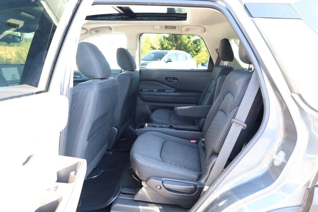 Nissan Pathfinder Vehicle Image 24