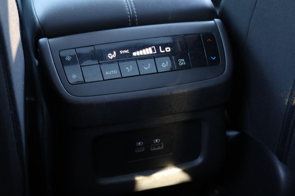 Nissan Pathfinder Vehicle Image 25