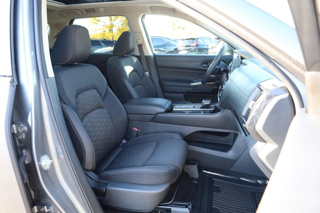 Nissan Pathfinder Vehicle Image 30