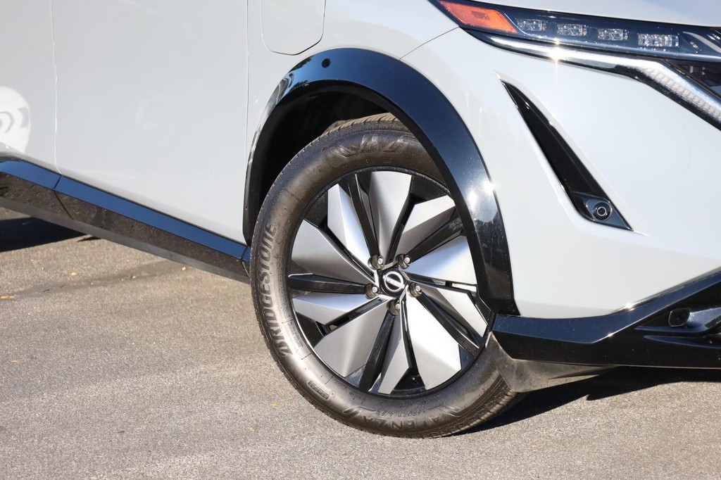 Nissan ARIYA Vehicle Full-screen Gallery Image 3