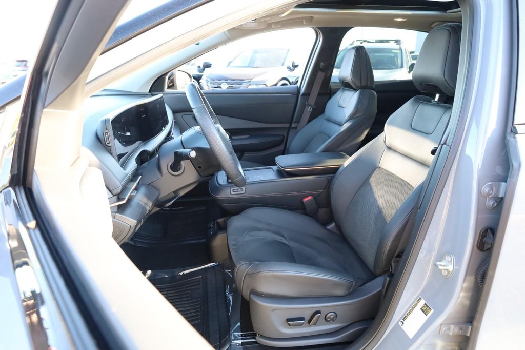 Nissan ARIYA Vehicle Full-screen Gallery Image 8