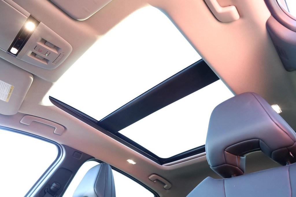 Nissan ARIYA Vehicle Full-screen Gallery Image 9