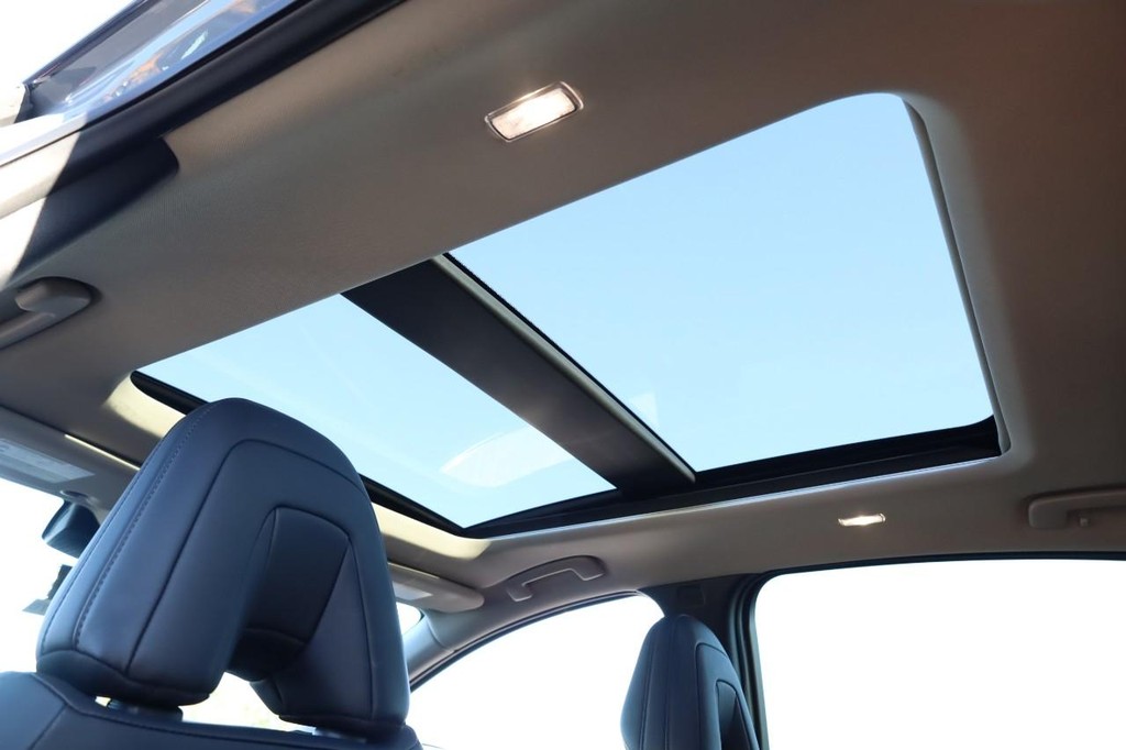 Nissan ARIYA Vehicle Full-screen Gallery Image 10