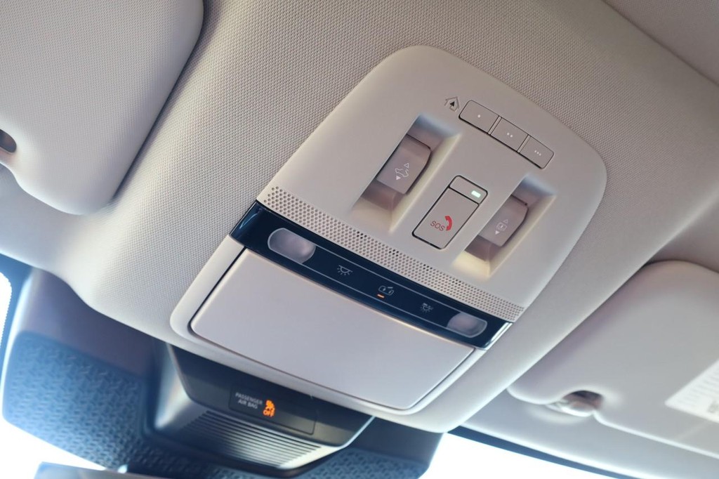 Nissan ARIYA Vehicle Full-screen Gallery Image 19