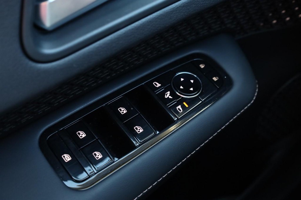 Nissan ARIYA Vehicle Full-screen Gallery Image 20