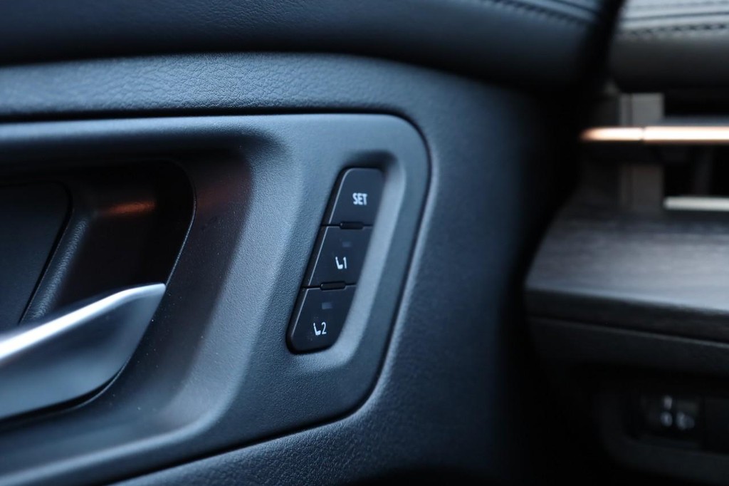 Nissan ARIYA Vehicle Full-screen Gallery Image 21